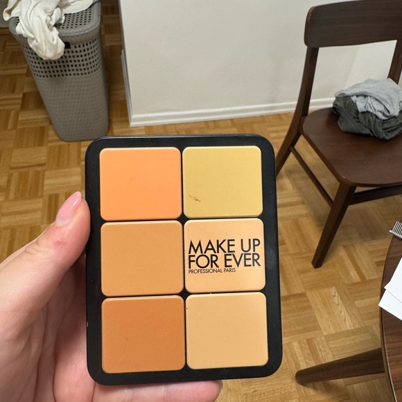 Make up forever Makeup Palette with Assorted Shades - Picture 2 of 2